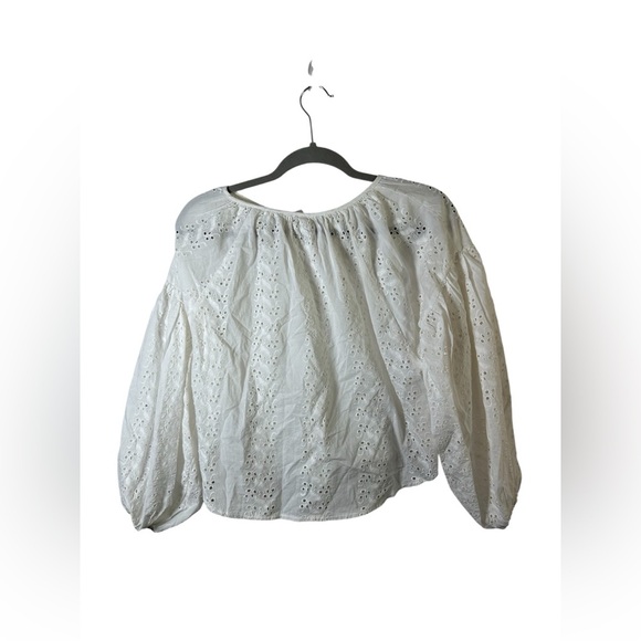 Urban Outfitters White Eyelet Button-Back Blouse Size XS - Picture 3 of 8